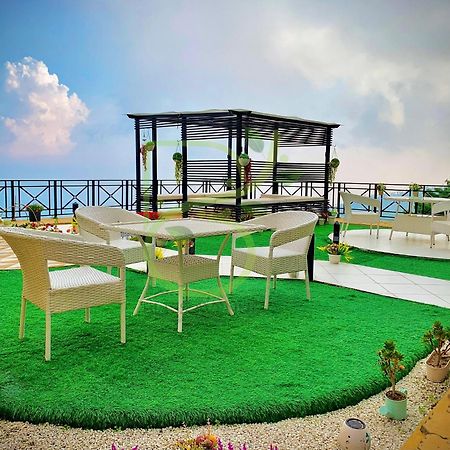 The Bliss Avenue Hotels Мюри Екстериор снимка